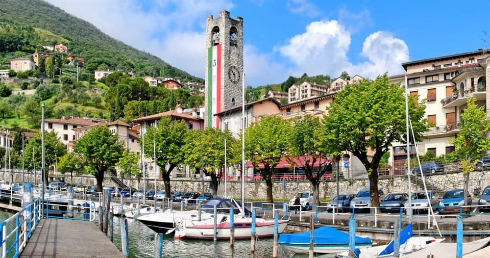Scenic Lake Passage with Navigazione Lago D'Iseo