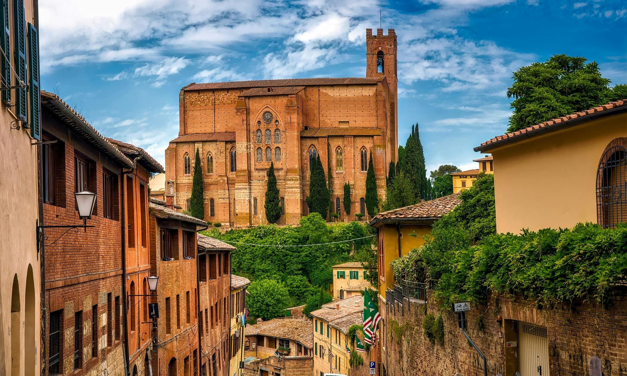 Explore Siena, Chianti, and Tuscan Wines on a Private Day Tour from Florence