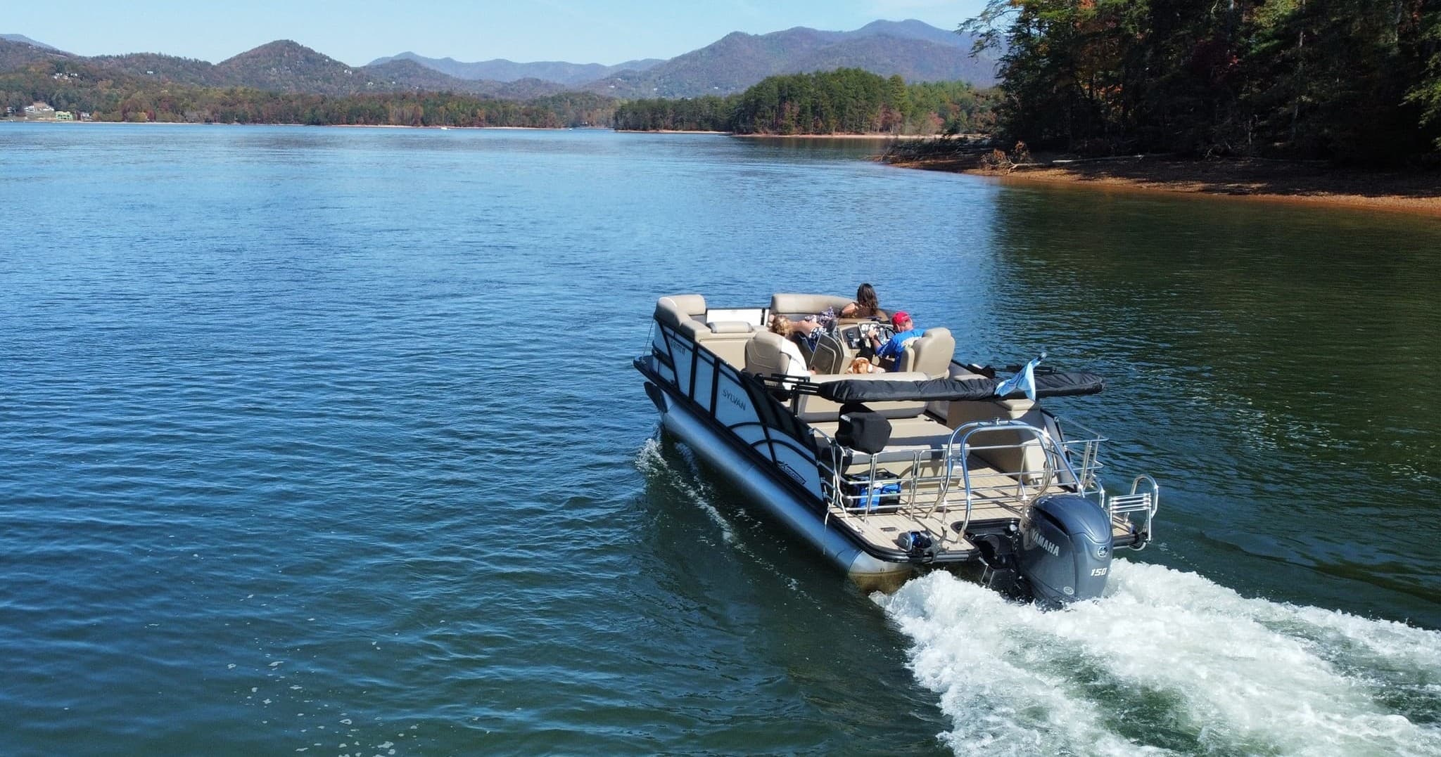 Private Boat Cruise with Lake Chatuge Cruise in Young Harris