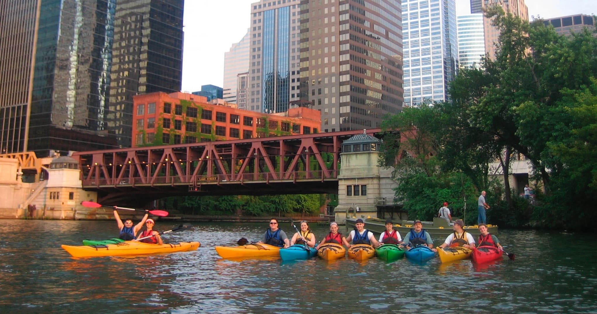 Sunset Kayak and Bonfire on the Chicago River: S'mores & City Lights