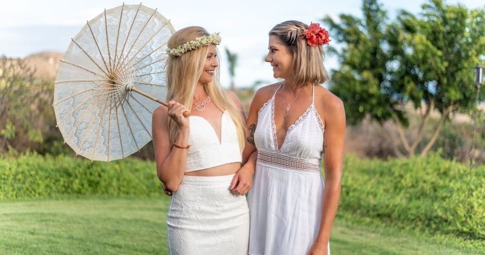 Beach Wedding Maui: Lokahi Photography's Intimate Elopements