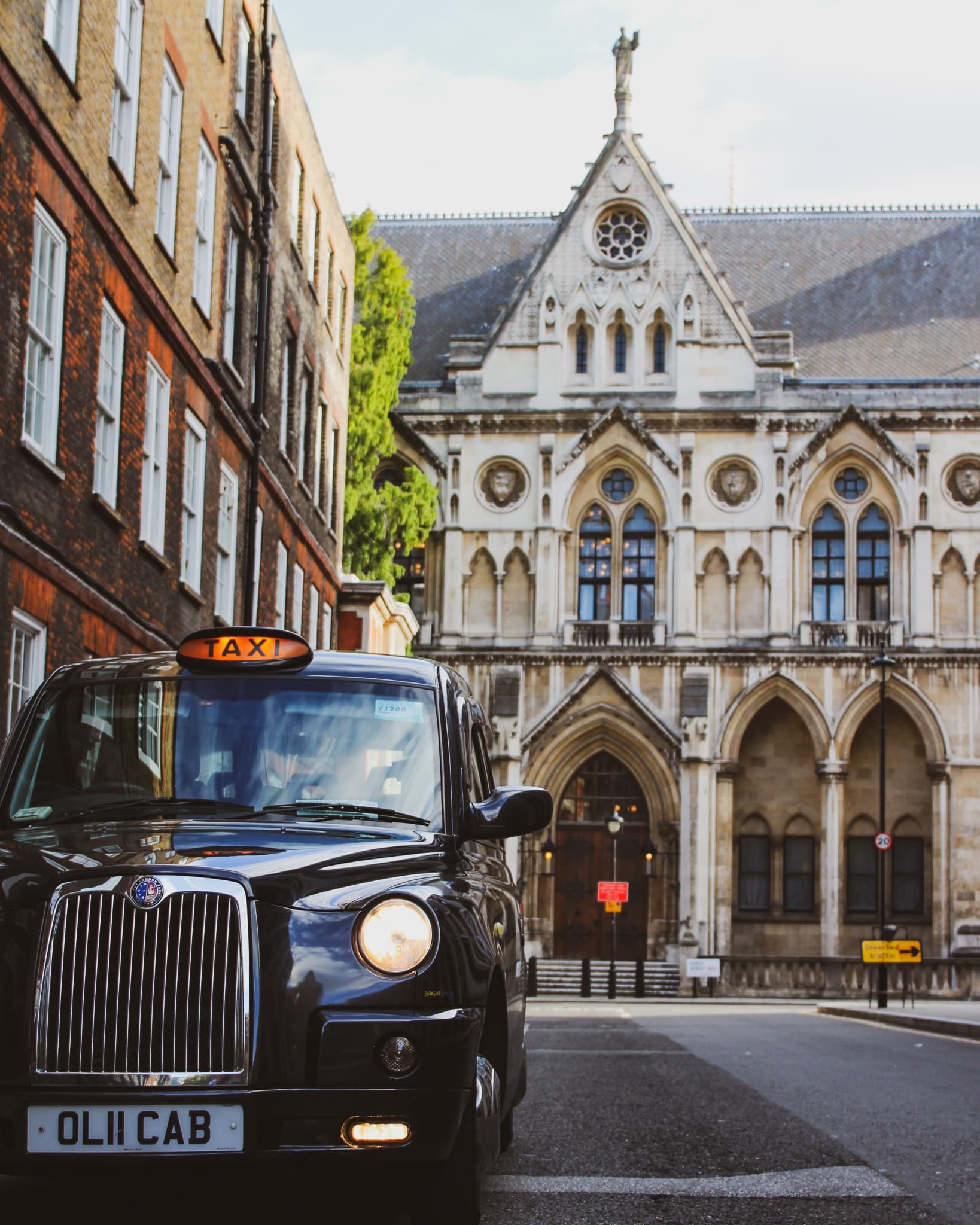 Explore London’s Iconic Landmarks and Hidden Gems on a 6-Hour Black Taxi Adventure