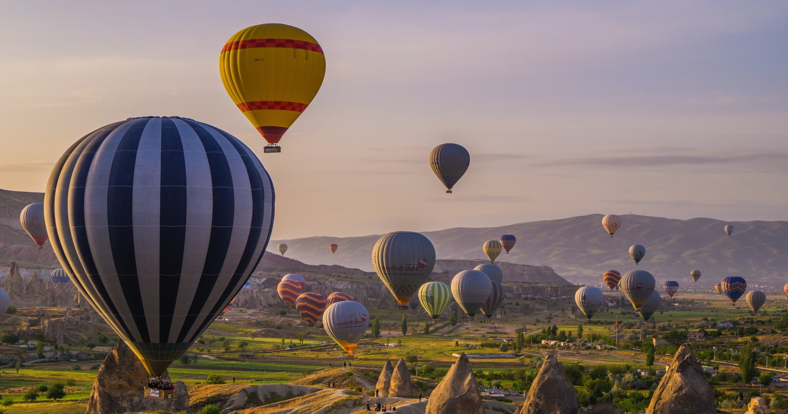 Sunrise Balloon Flights Over Aspen Rockies