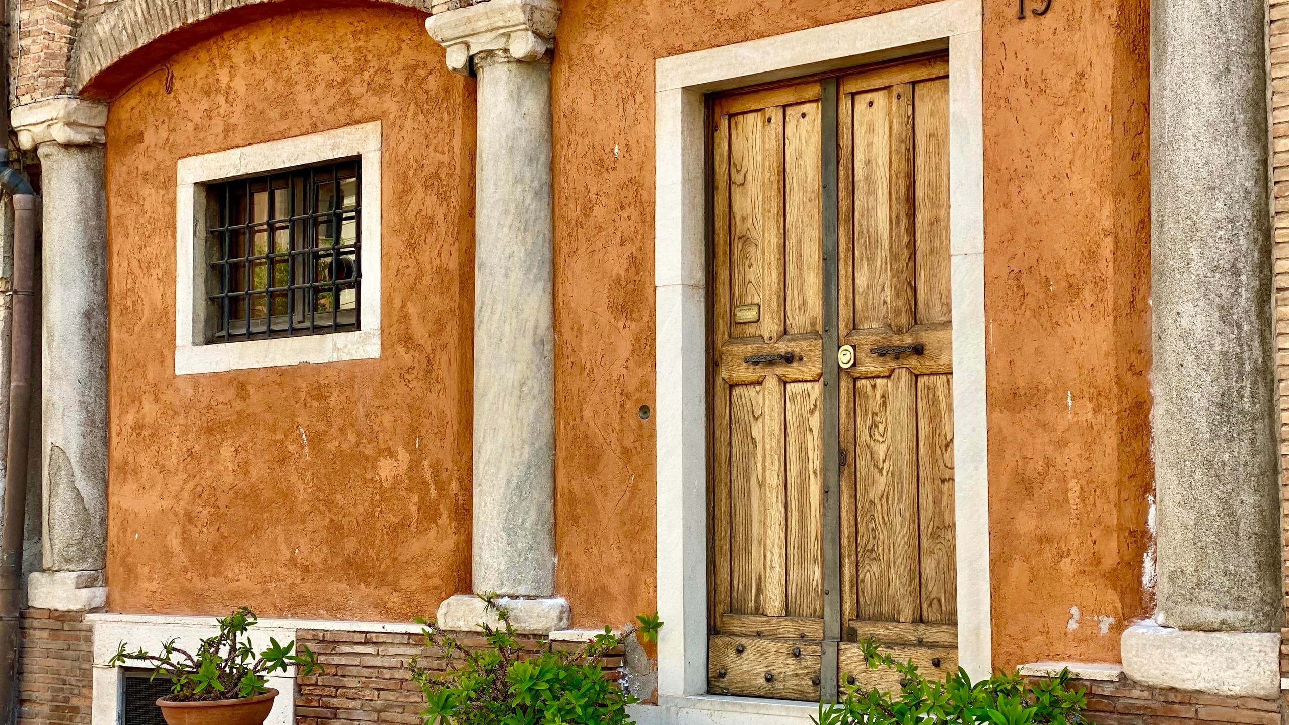 Private Trastevere Tour & Undergrounds with Touriks Rome