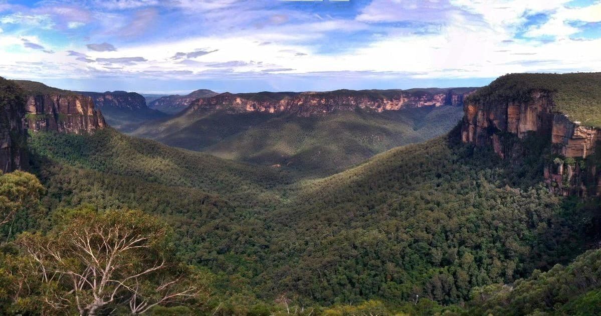 Panoramic mountain valley vista in Blue Mountains NSW