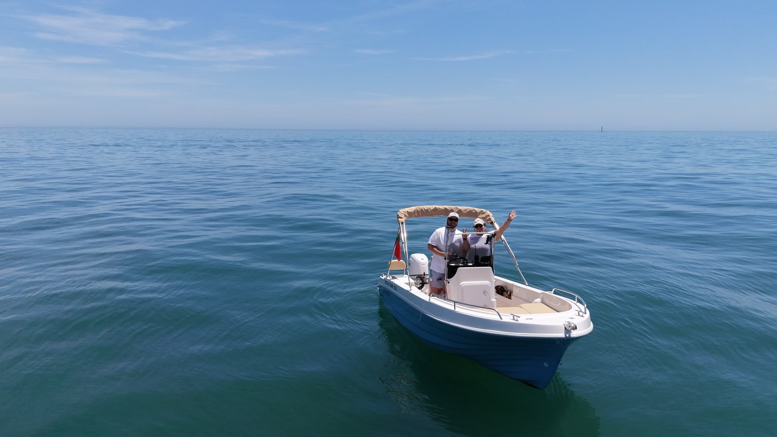 Sunset Cruise na Arrábida: Small-Group Sunset Sail from Setúbal