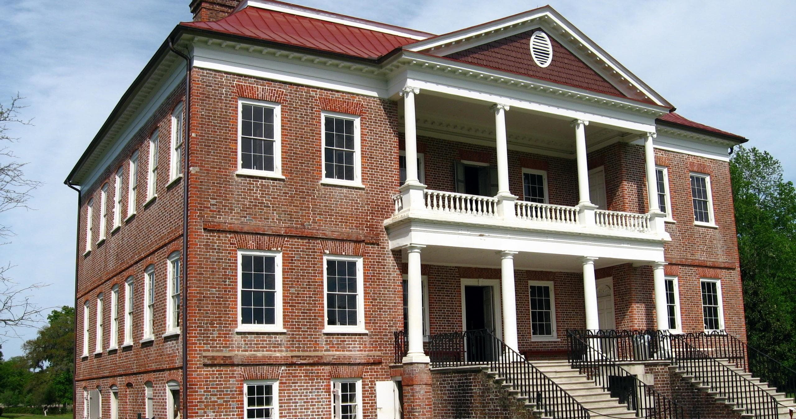 Outdoor Cultural Tour of Charleston During Christmas by The Adventure Collective