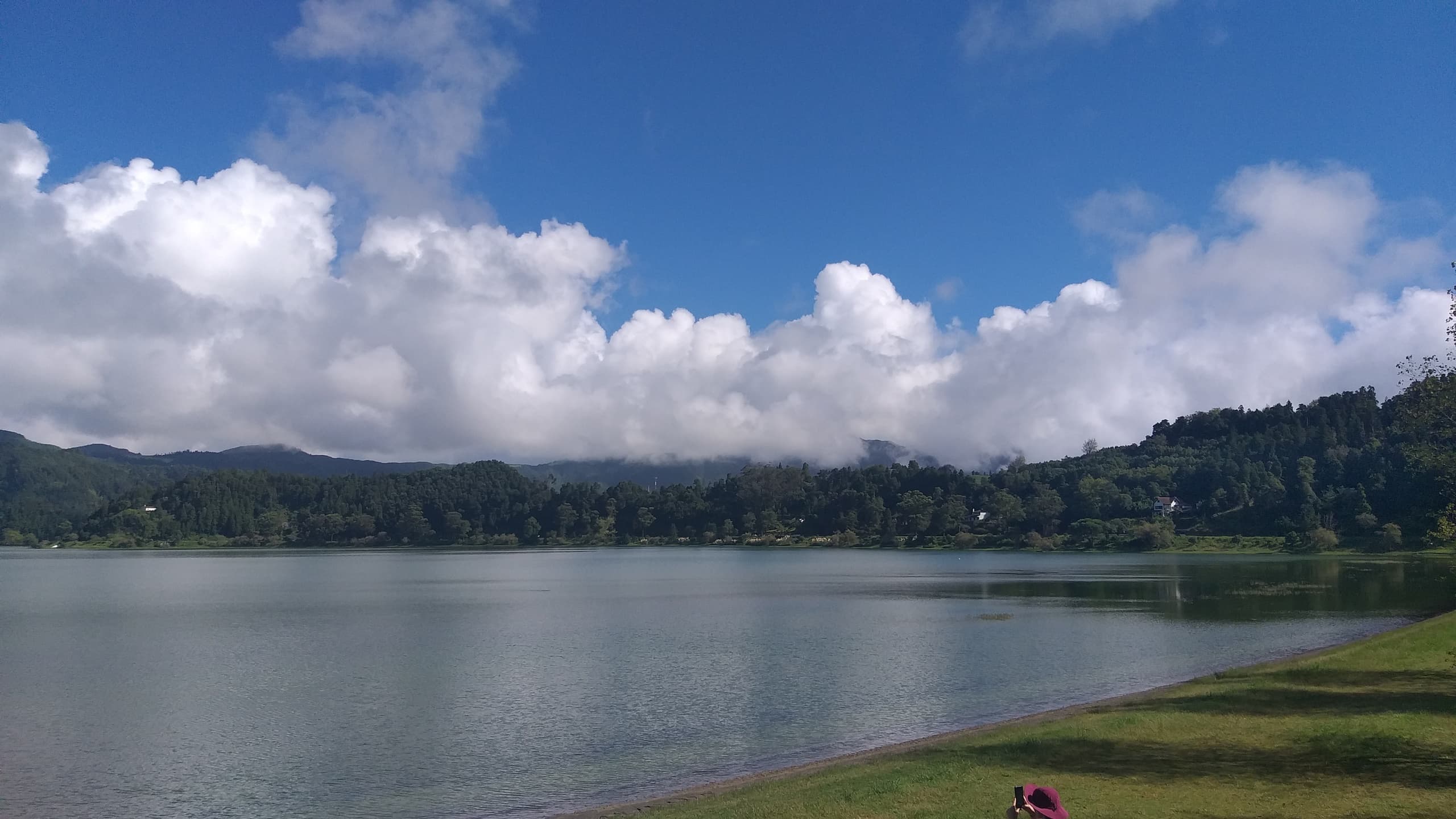 Explore the Circular Hike Around Furnas Lake and Salto do Rosal Waterfall in Açores