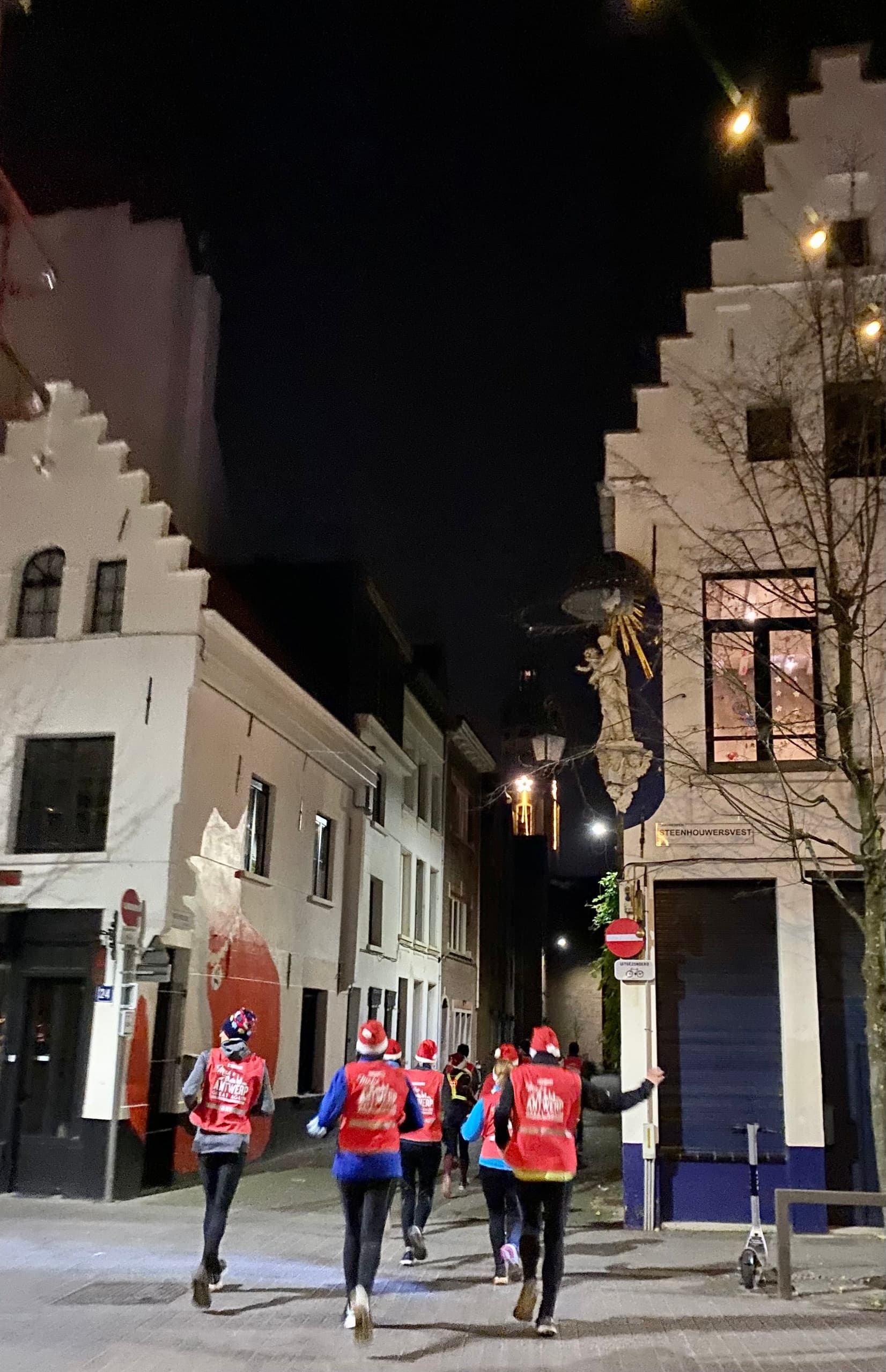 Antwerp Christmas Run 2025: 8km Festive Night Run Through the Holiday Market photo 3