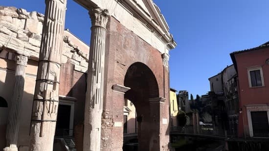 Rome food walk: Jewish Ghetto to Trastevere — Carbonara, Gelato & Local Stories