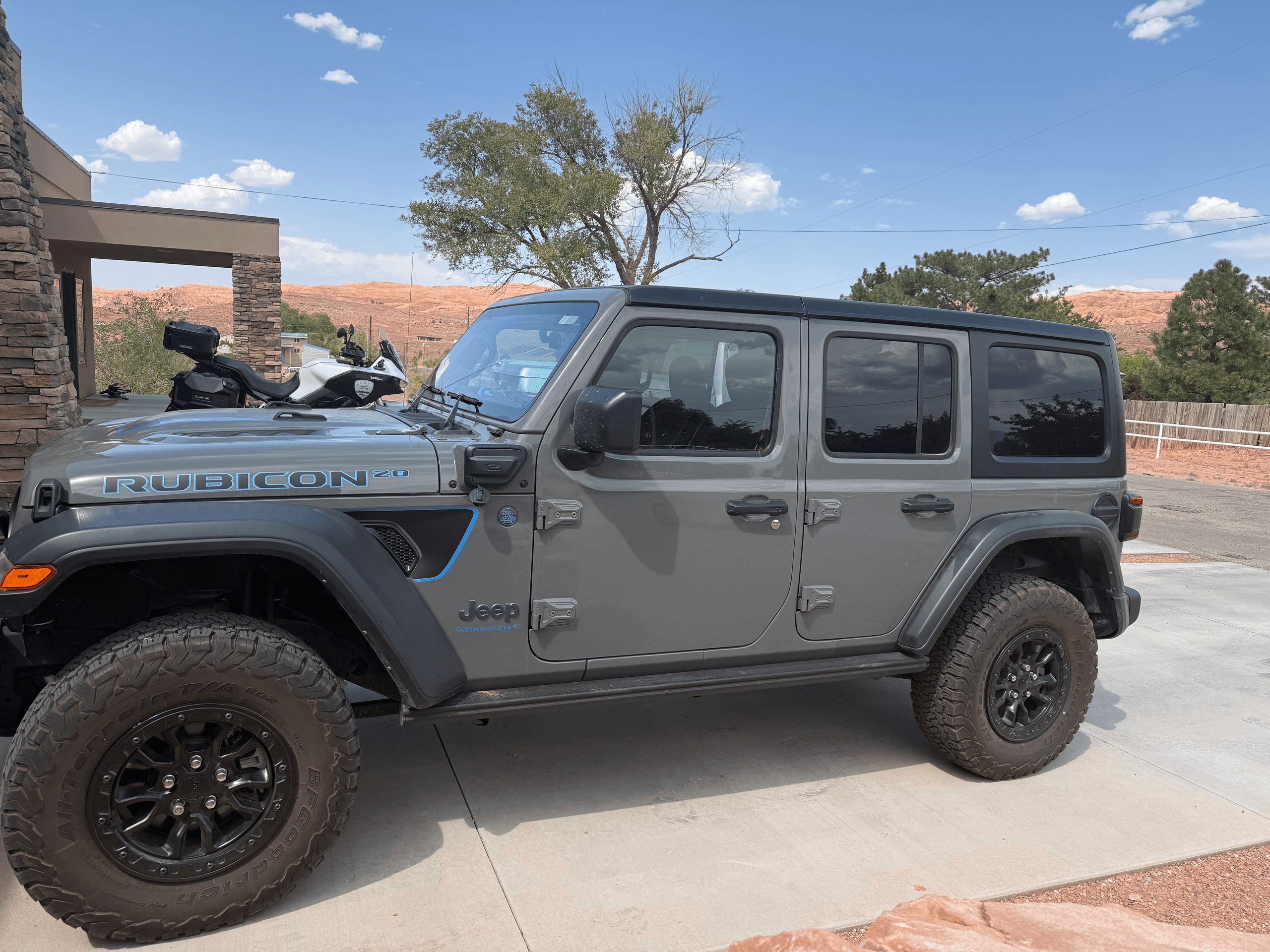 Moab Sunset Arches or Canyonlands Jeep Tour — 3-Hour Small-Group Photo Safari photo 1