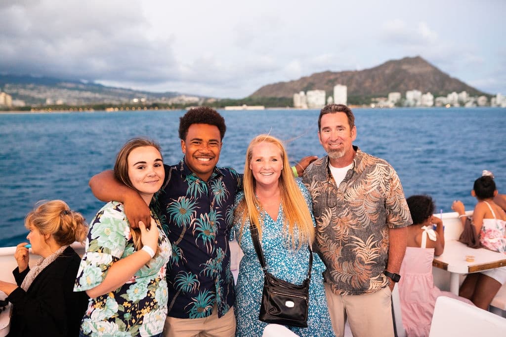 Scenic BBQ Lunch Cruise Along Waikiki Shoreline