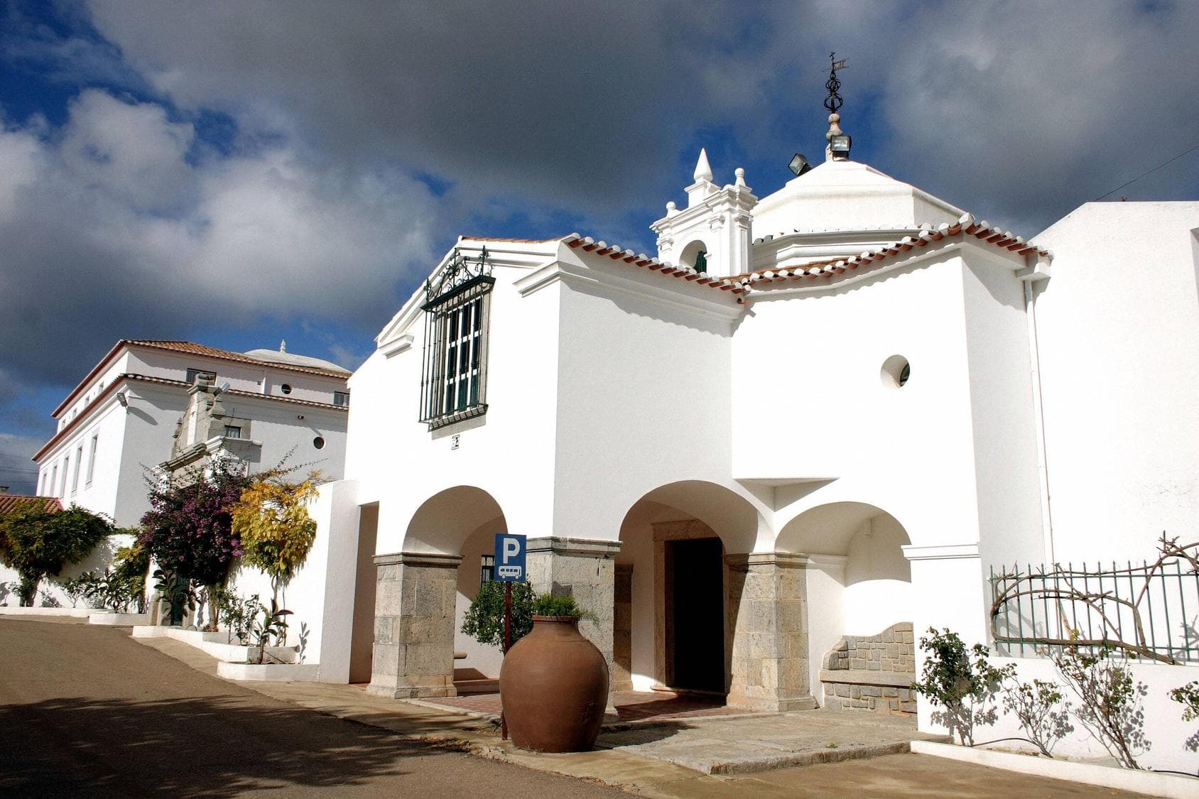 Wine Tasting Adventure with Lisbon on Wheels in Azeitão