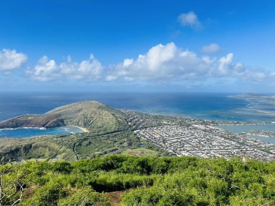 Aerial view of coastal mountains and ocean bay, Hawaii scenic vista