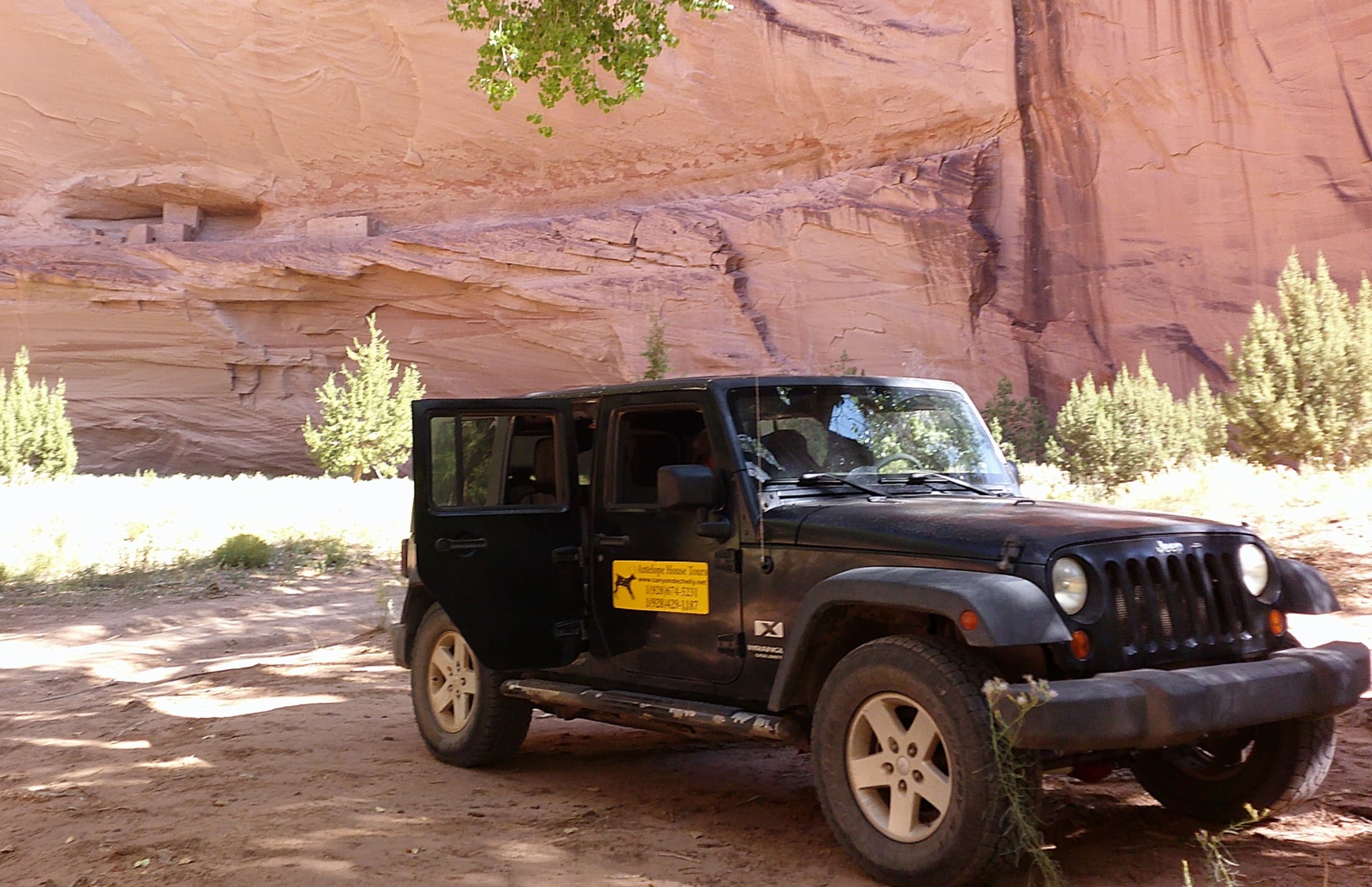 Canyon de Chelly Navajo 4x4 Tour — Kokopelli's Cave & Cliff Ruins photo 1