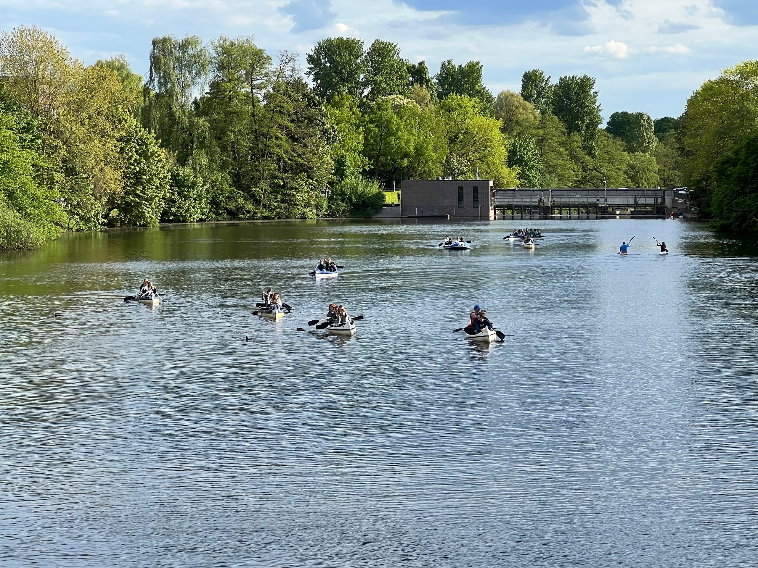 Villen Romantik-Kanutour: Paddeln durch Hamburgs grüne Alster photo 1