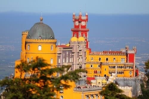 Explore Sintra’s Historic Palaces and Coastal Views on a Day Tour from Lisbon
