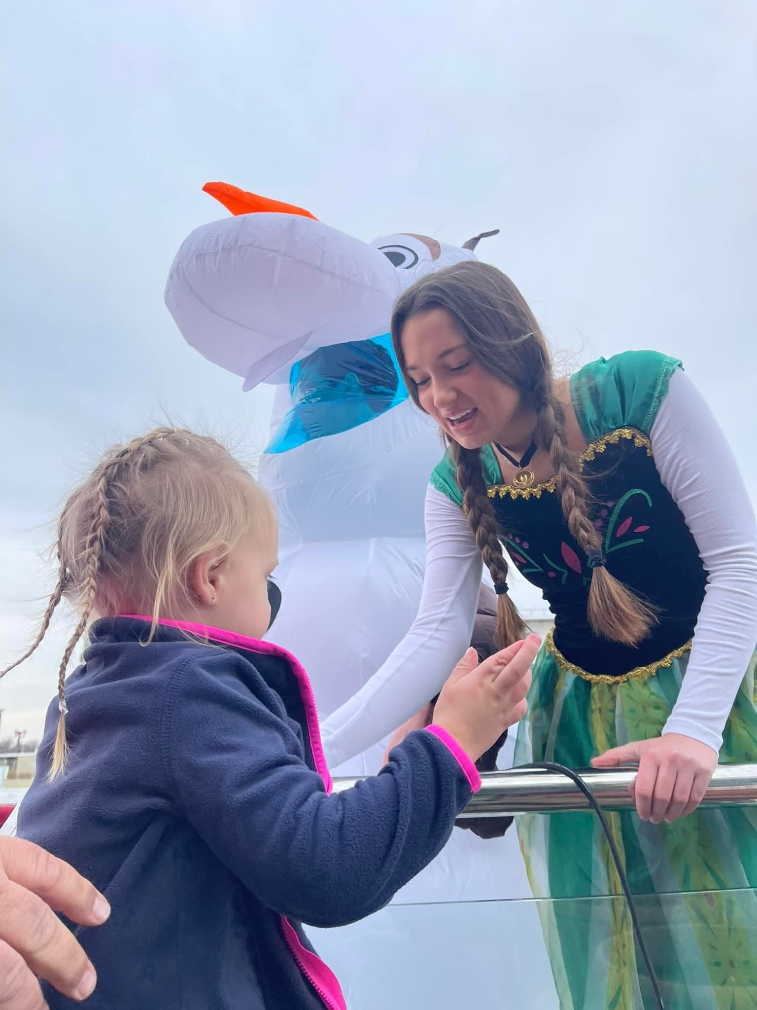 Frozen Skate with Elsa & Anna in Kansas City Magic