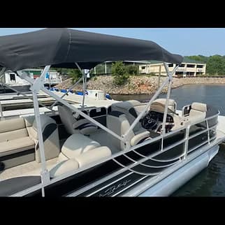 Lake Norman Pontoon Rentals: 115 HP Princecraft Tritoon for Scenic Cruises and Tubing