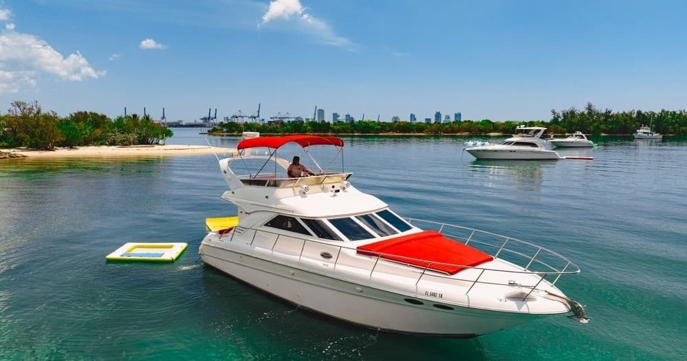 Cruise Miami’s Nightscape Aboard the Luxurious "Horizon" 45' Yacht