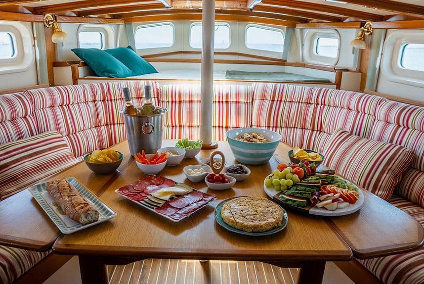 Sabores no Mar: Sail the Algarve on Naunet with Gourmet Lunch photo 1
