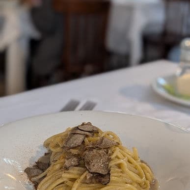 Milan Local Food Walk: Centro Public Tour of Hidden Eateries photo 2
