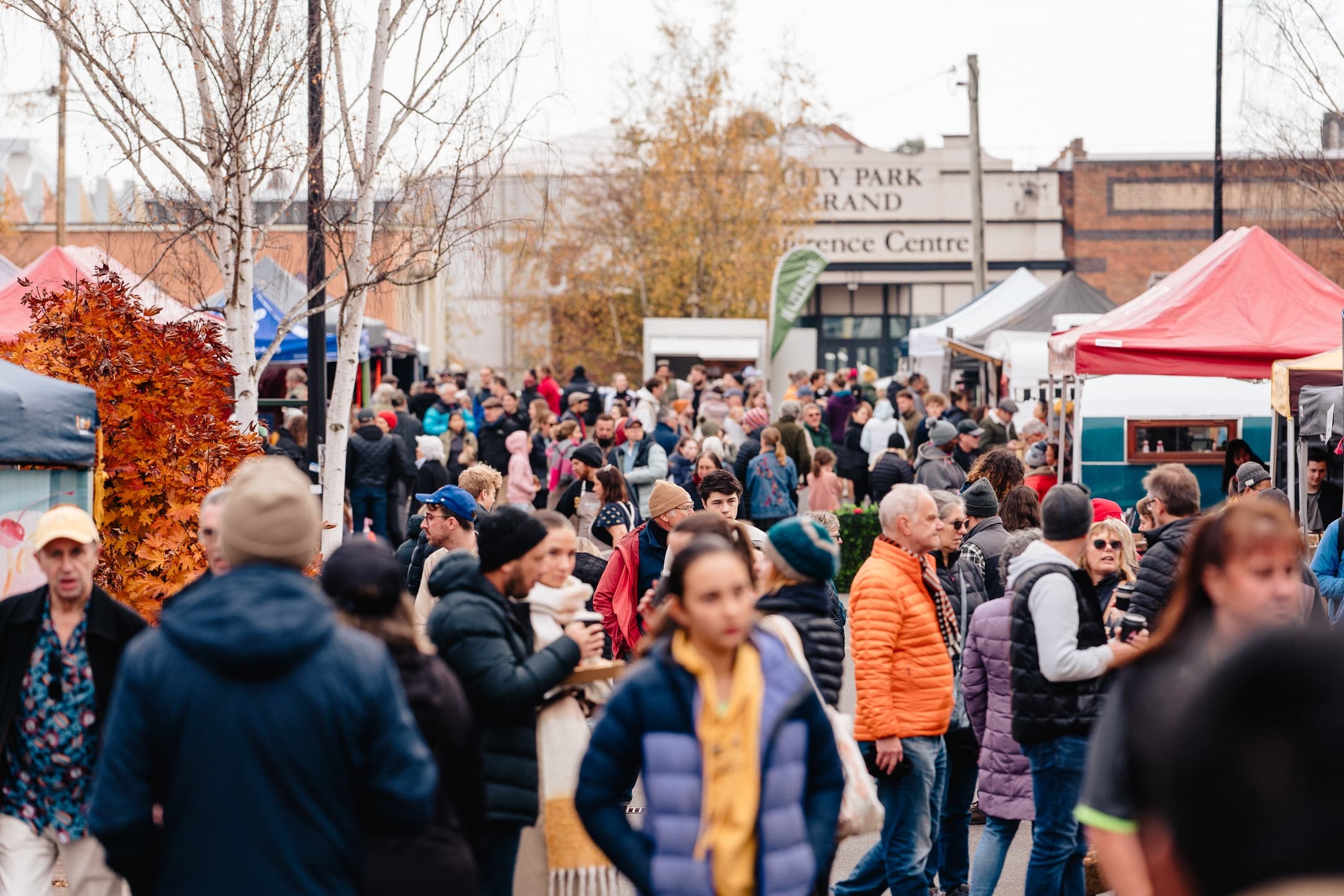 Food & Wine Adventure: Harvest Market Tasting Tour in Tasmania