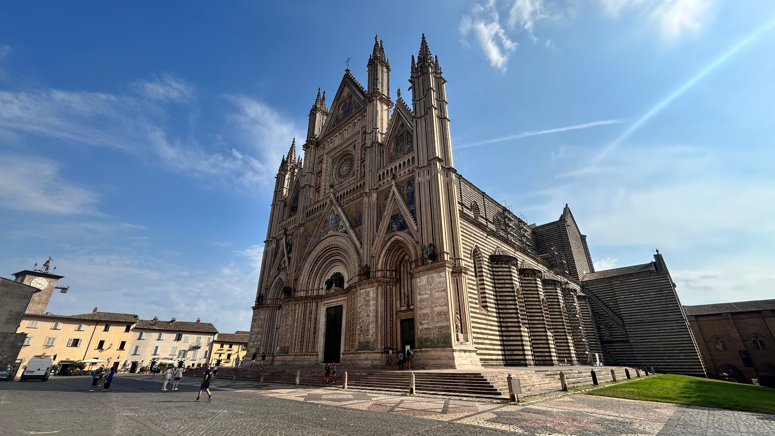 Day Tour to Assisi & Orvieto with Amigo Tours Europe