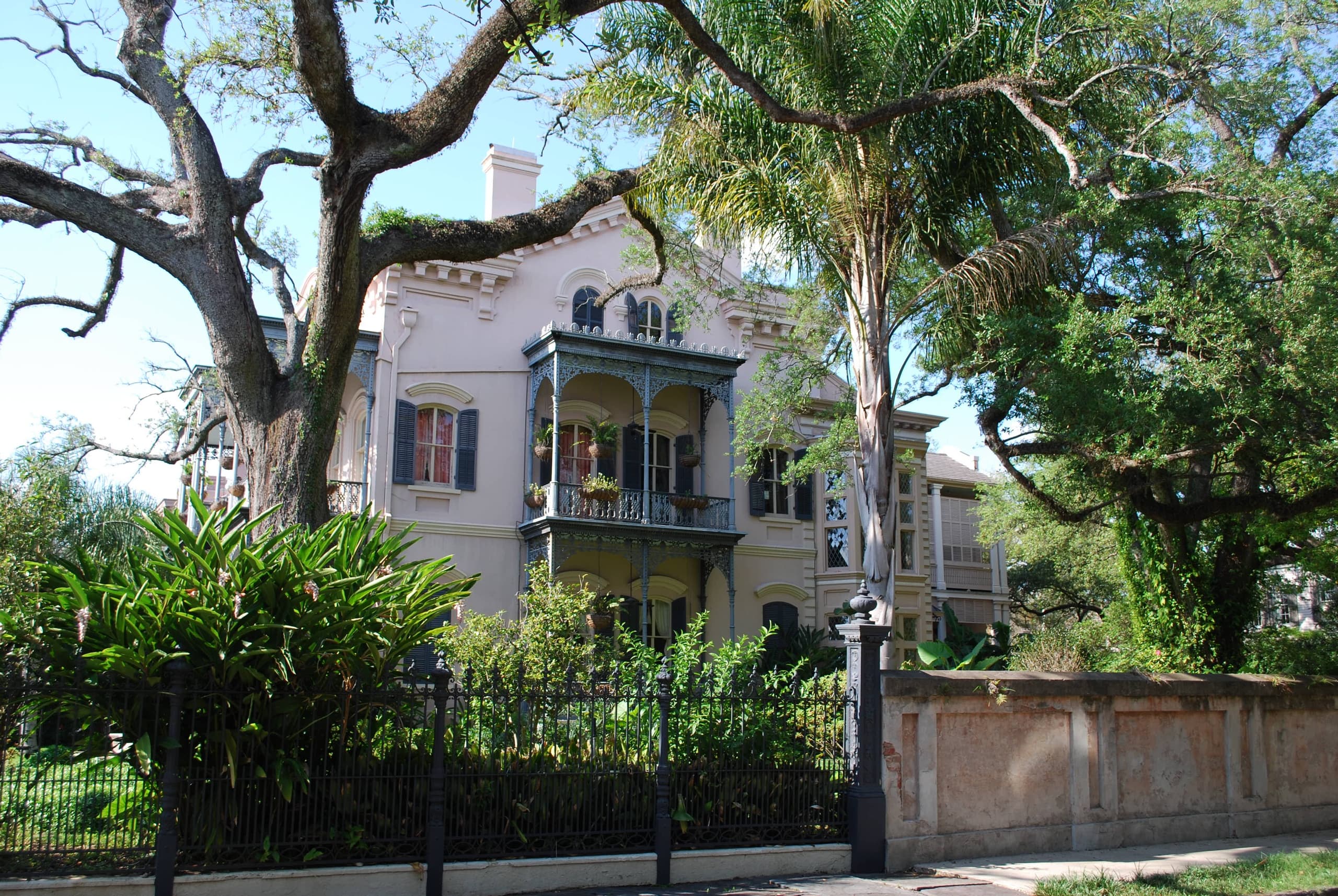 Discover New Orleans’ Garden District: History and Elegance on Foot