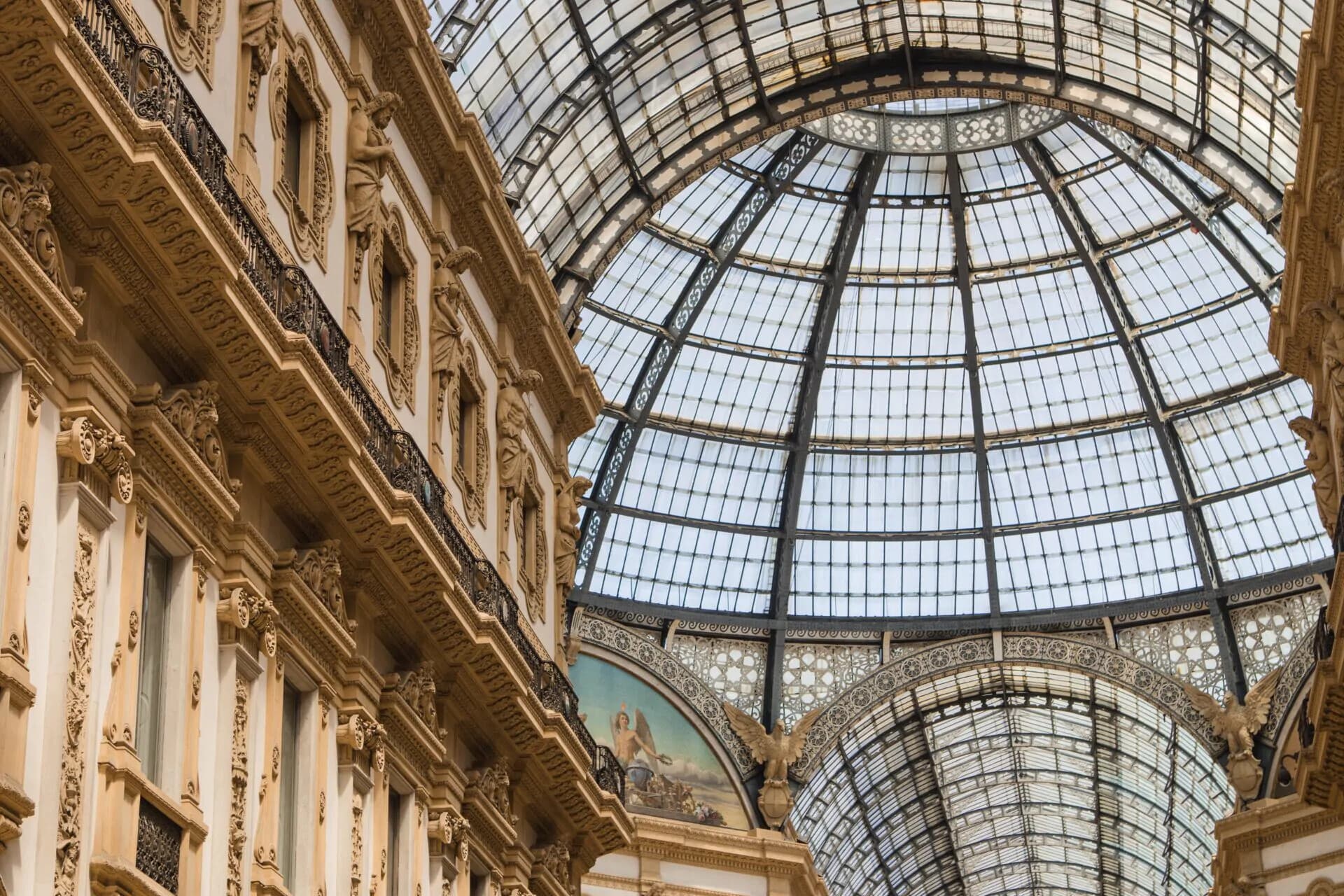 Two-Hour Portuguese City Tour of Milan: Castello, Duomo & Galleria