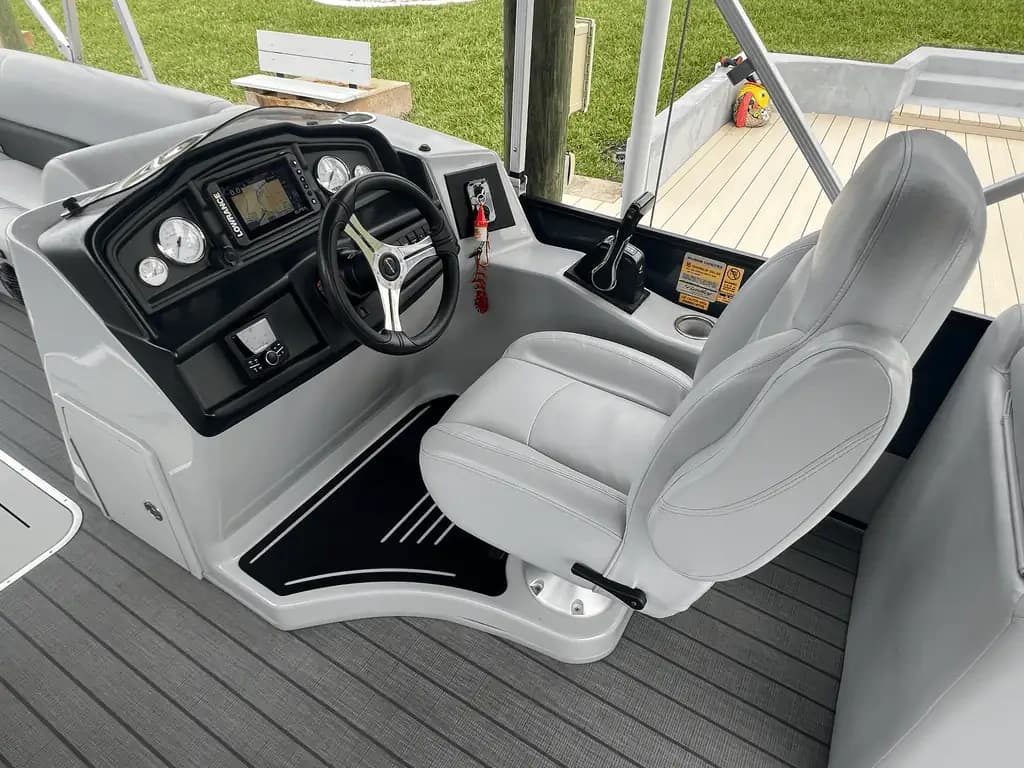 Cruise Cape Coral: 24' Bentley 243 Tritoon Pontoon Rental for Groups photo 3