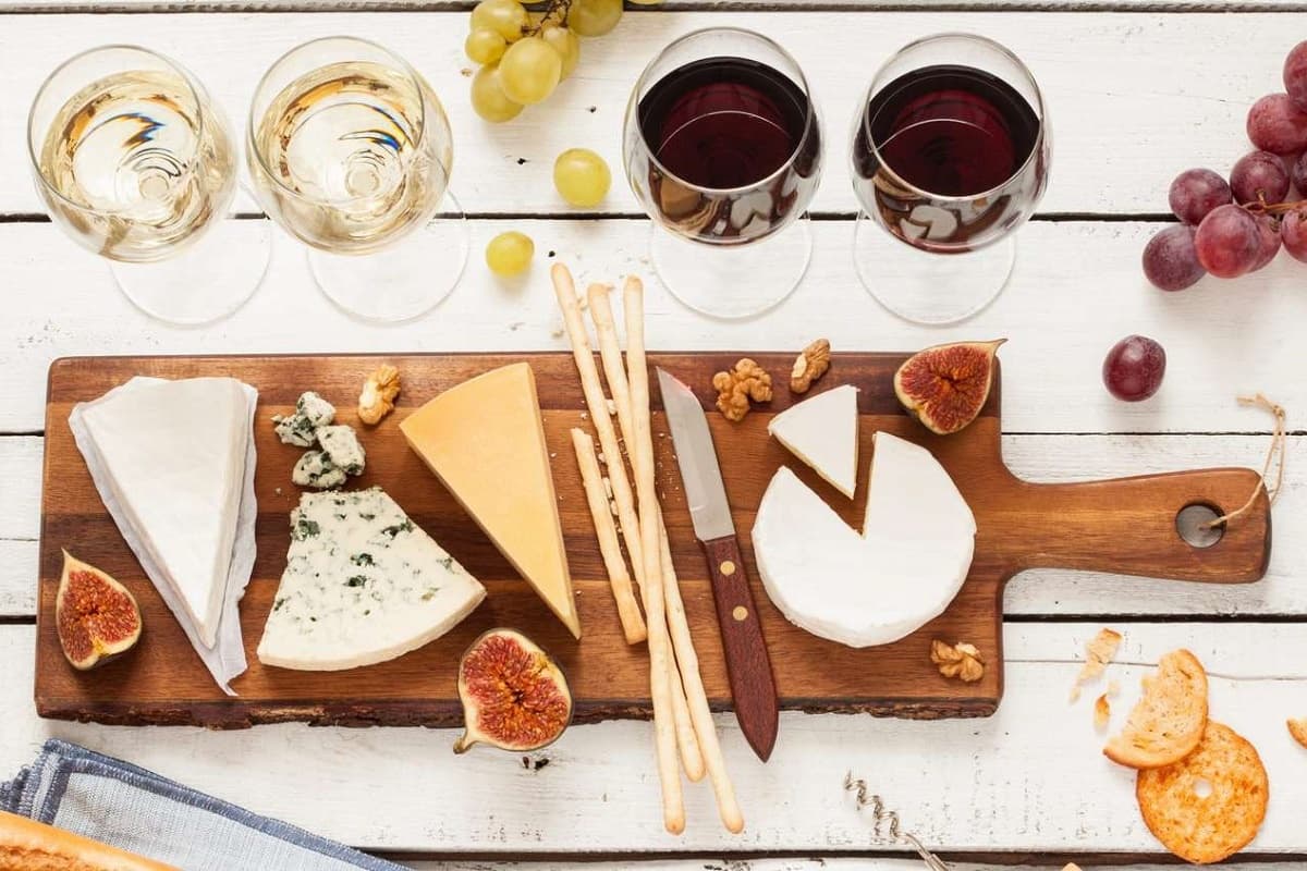 Wine & Cheese Sailing Experience with BDA Sailling in Barcelona