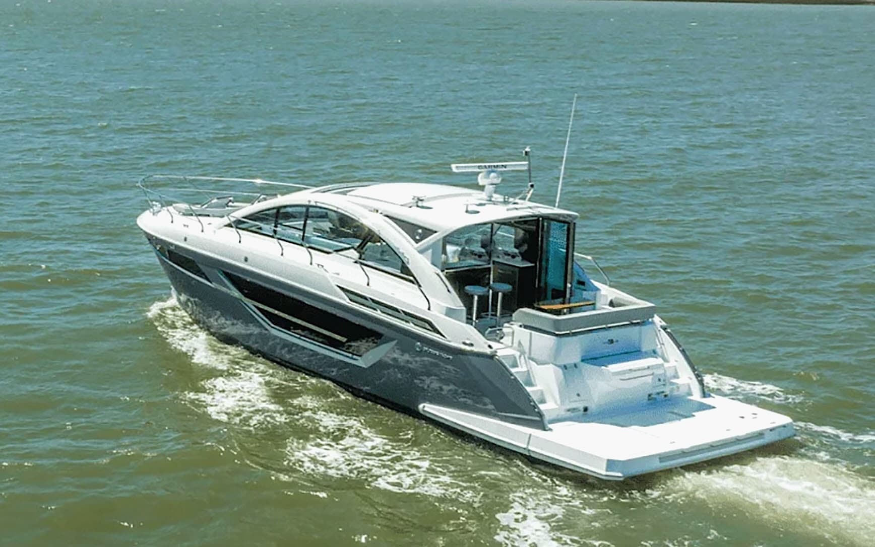 Water Activities with Miami Boat Experts: A Luxurious Yacht Experience