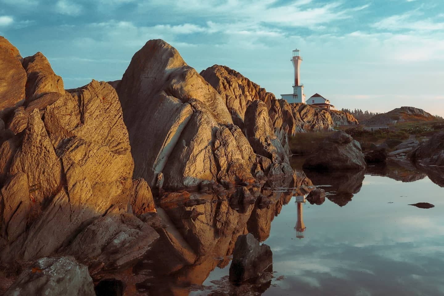 77 Steps to Cape Forchu Tower: Quick Climb for Atlantic Views