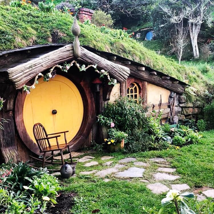Seven-Day New Zealand Highlights: Milford Sound, Hobbiton & Rotorua Adventure