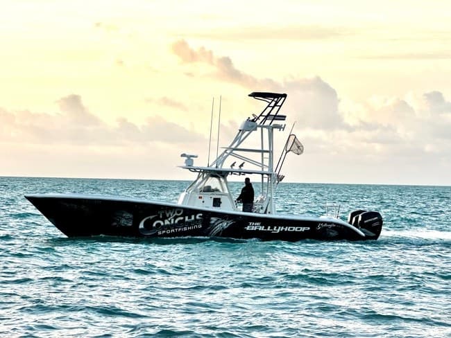 Private 39' Yellowfin Fishing Charter in Marathon, FL