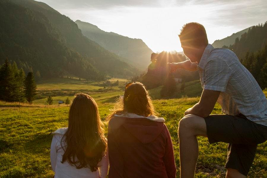 Val Duron Sunset Hike & Mountain Refuge Dinner - Outdoor Adventure