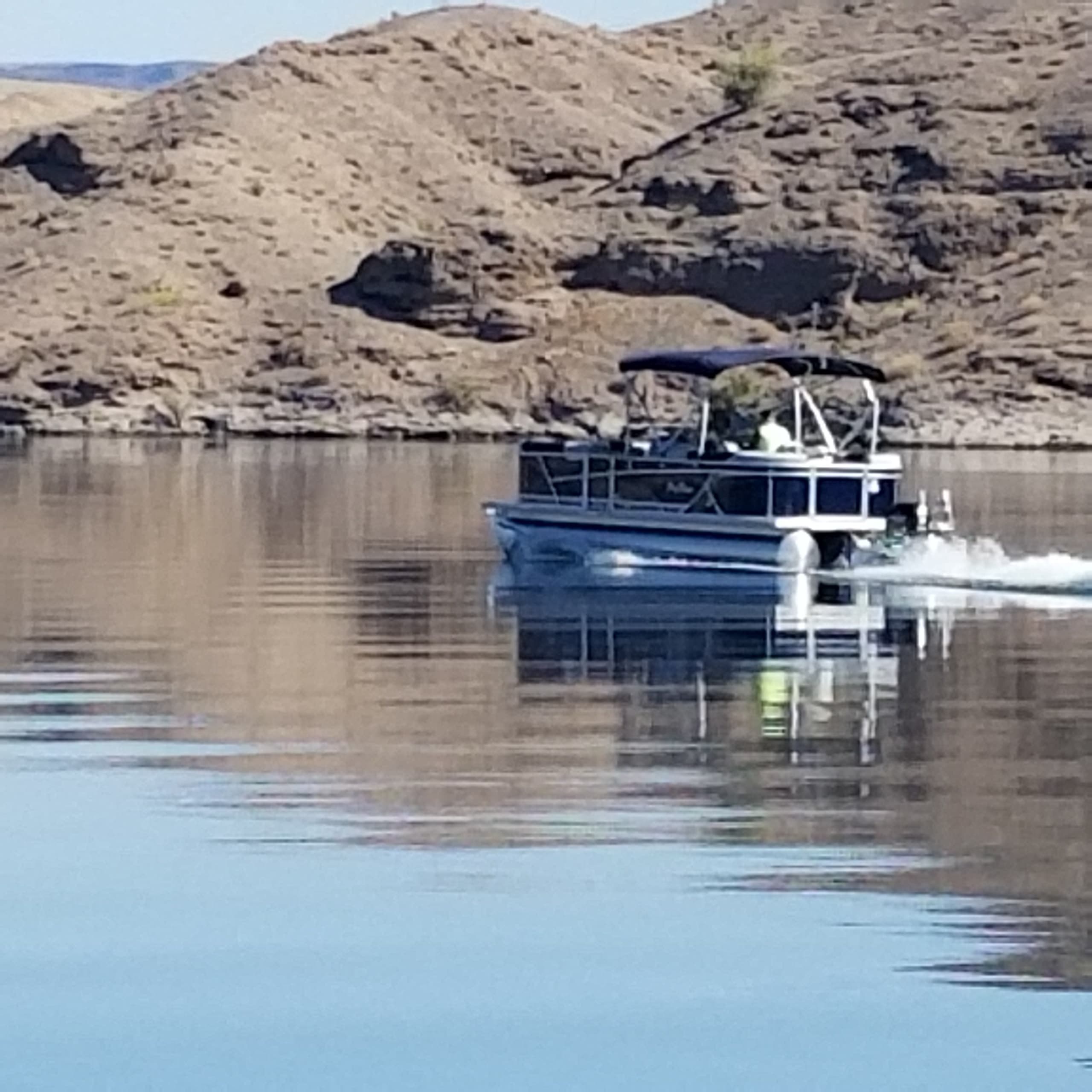 Explore Willow Beach Aboard the 25' SunChaser Tritoon