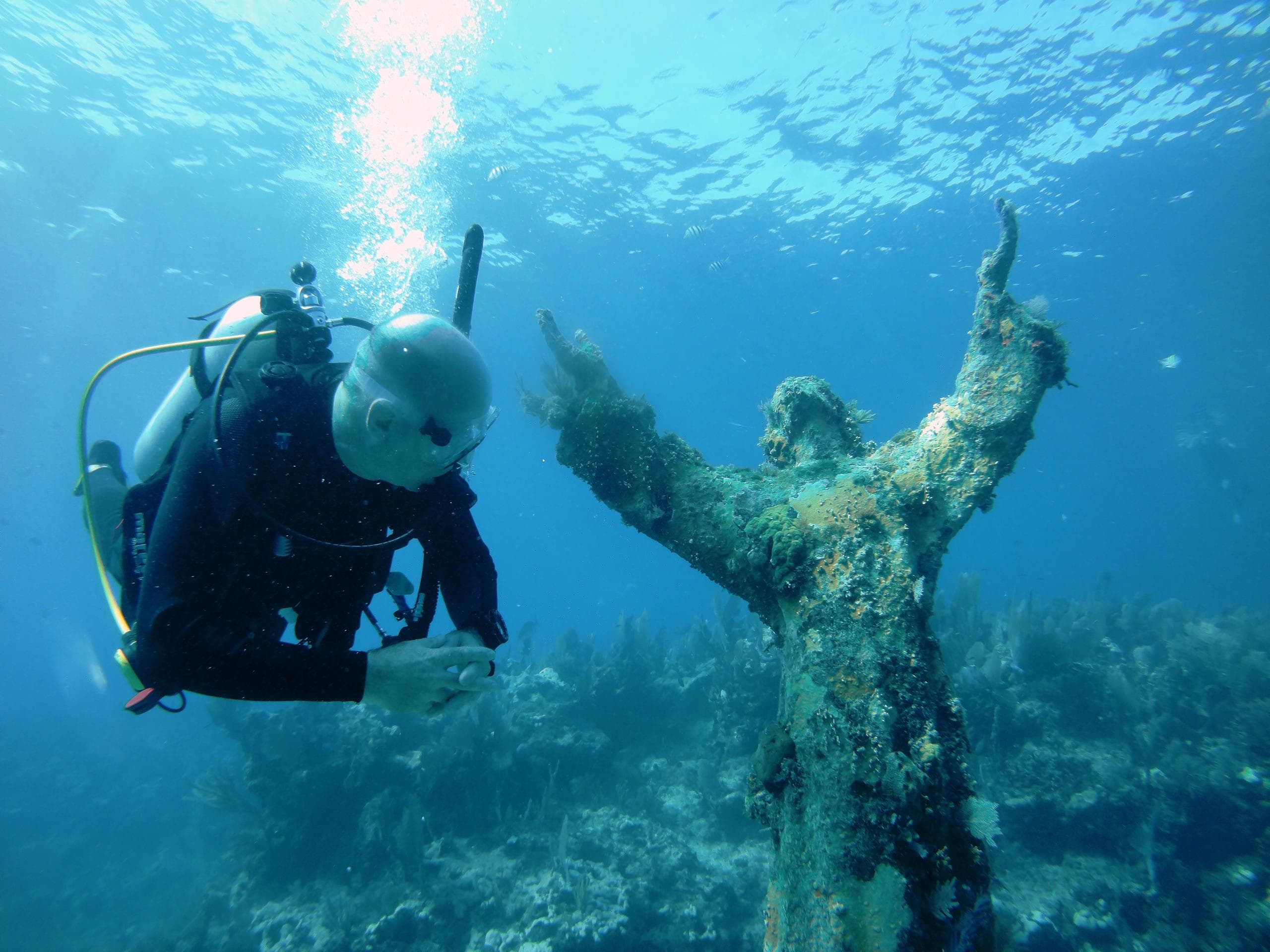 Scuba Diving with Amoray Dive Resort: Underwater Adventure in Florida