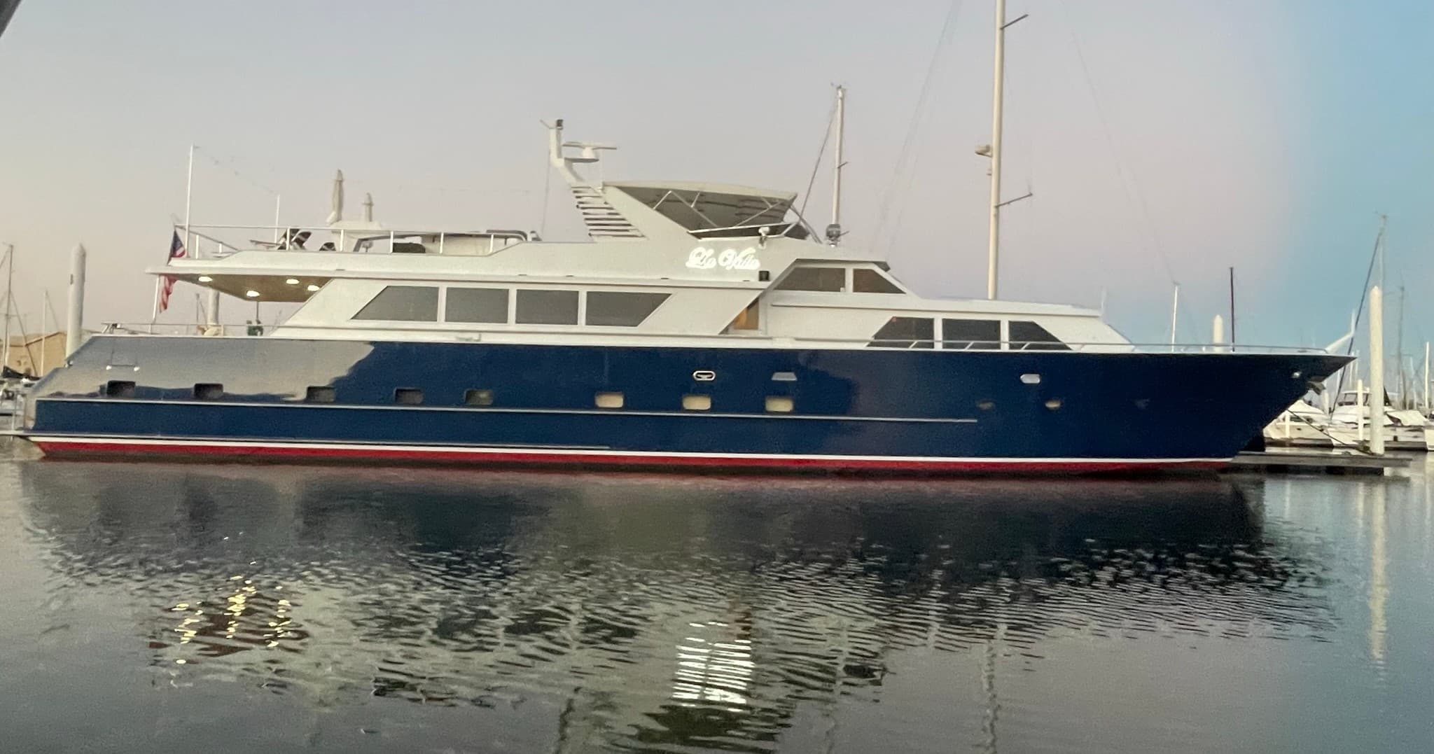 Luxury Yacht Charter in Houston with La Vida