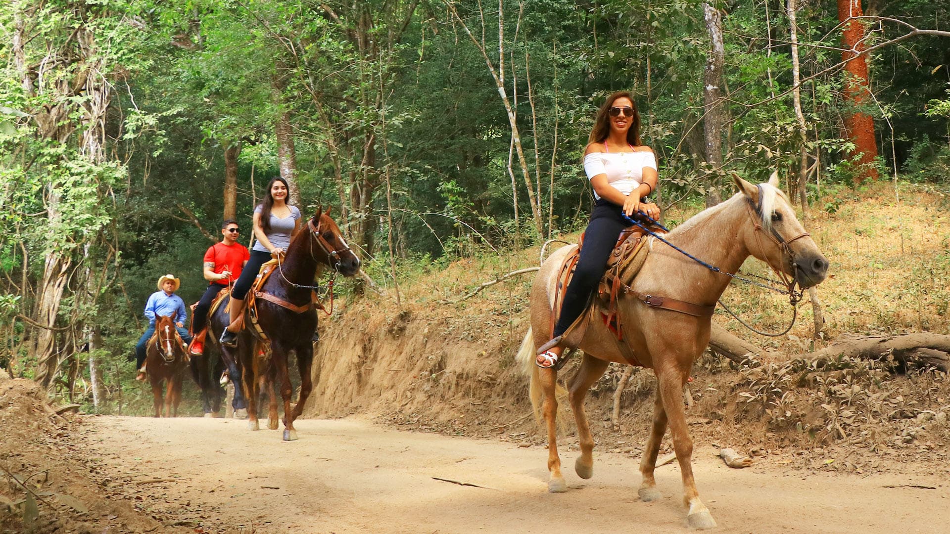 Sierra Madre Horseback Adventure with Nakawe Adventures