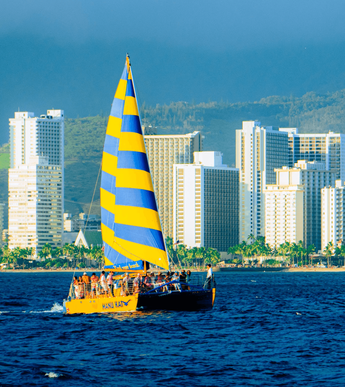 Manu Kai Private Morning Ceremony Sail: Honolulu 90-Minute Ash Scattering & Celebration