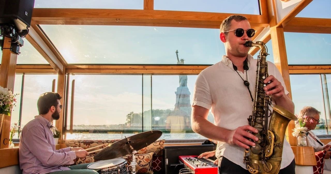 Nighttime Jazz Cruise with Classic Harbor Line in NYC