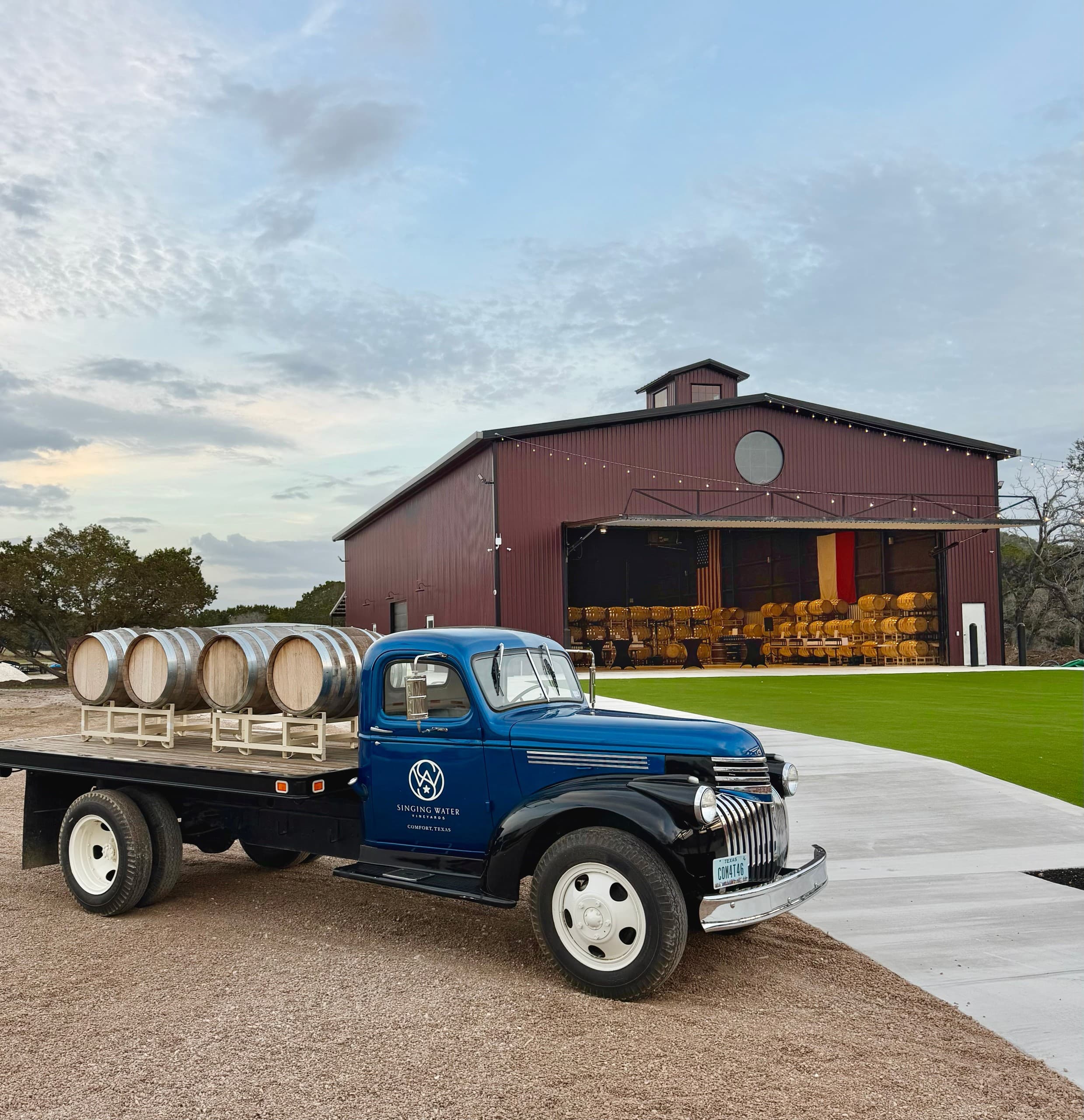 Singing Water Vineyards: Production Tour & Sunset Tasting in Comfort, TX