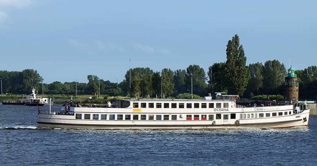 Einzelfahrt: Pier2 → Bremerhaven, Seebäderkaje | Ferry in Bremen | Boat Tour, Transportation