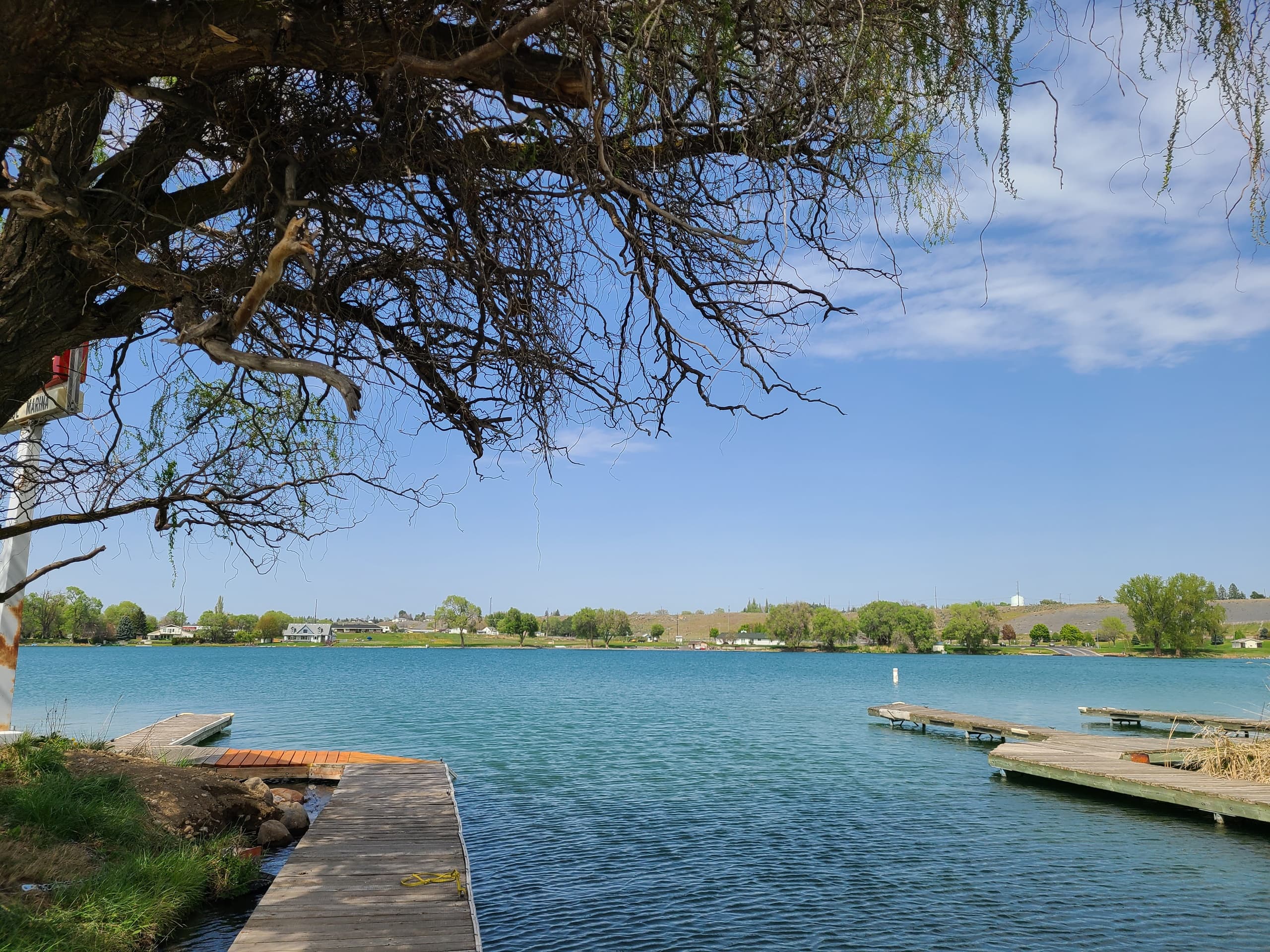 Sit-on-Top Kayak Rentals on Moses Lake: Easy Paddling and Shoreline Fishing