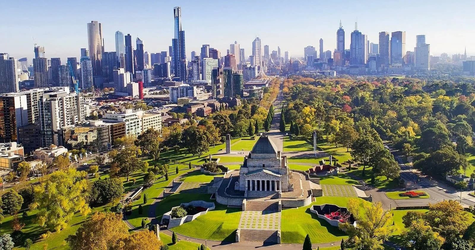 Melbourne City Discovery Tour by LuxTours Australia