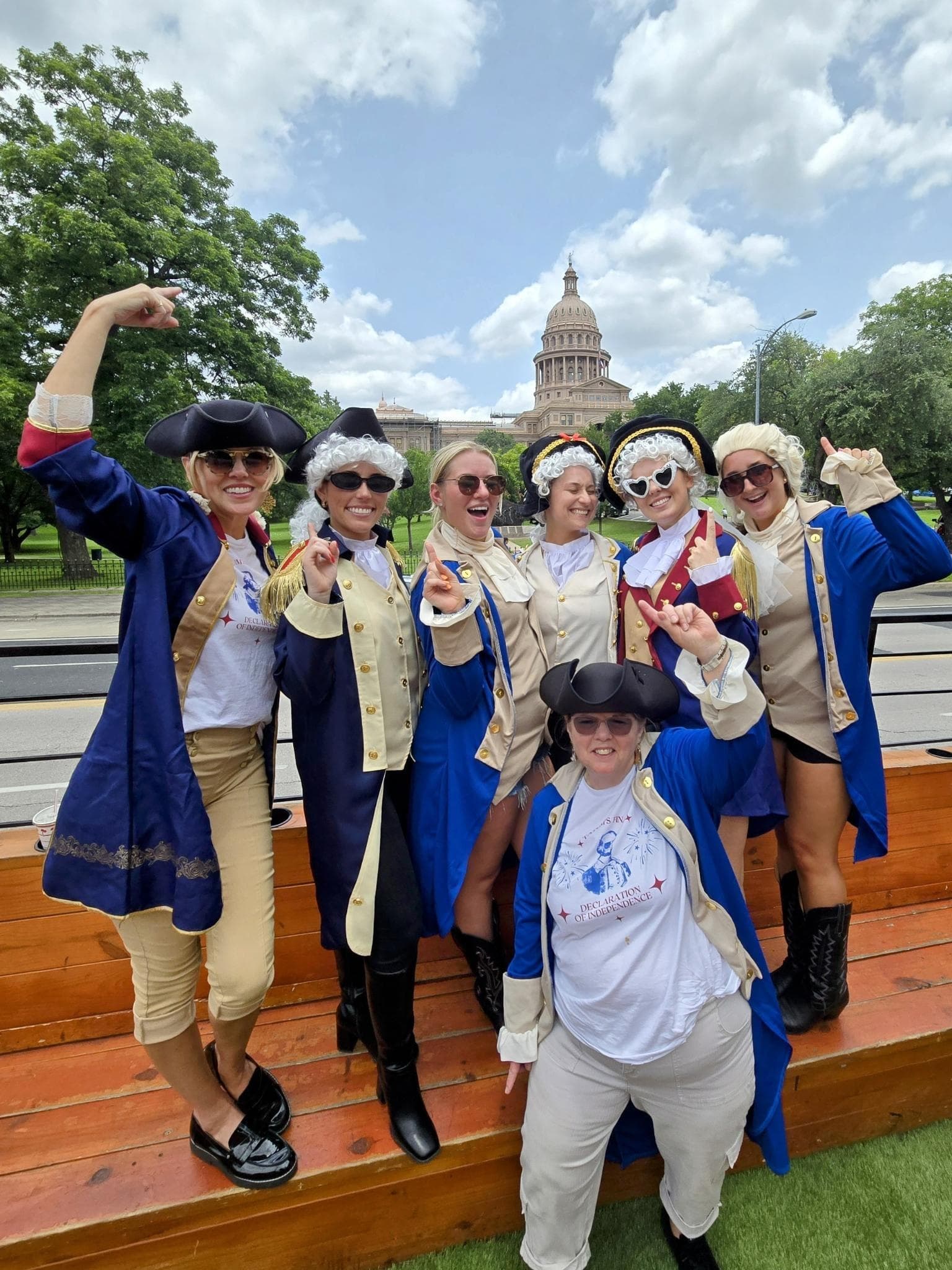 Roofless Capitol Cruise: Austin Party Bus Tour of the State Capitol, Murals & Bats