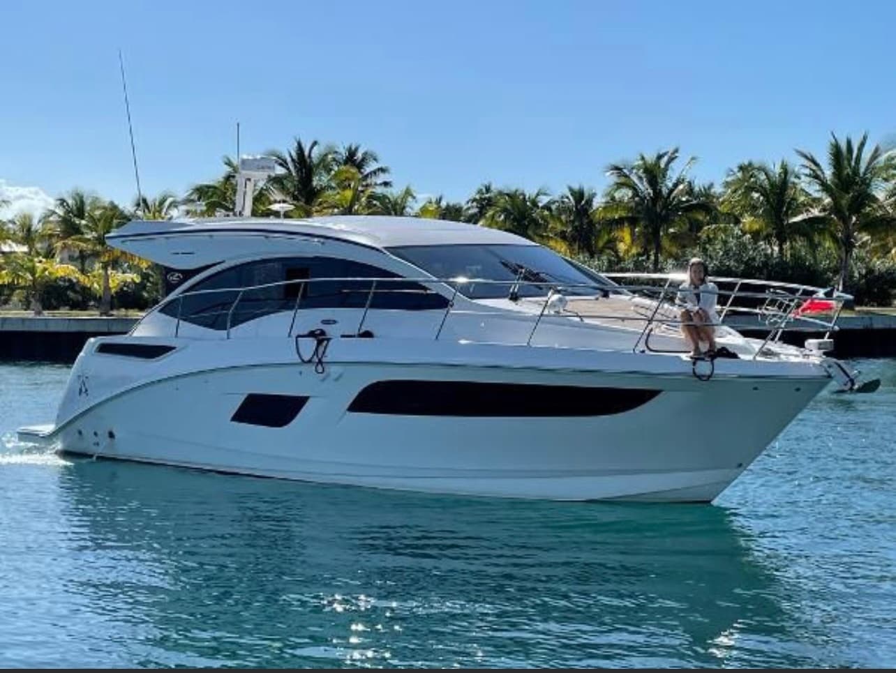 Luxury Sea Ray Yacht Experience in Washington, DC