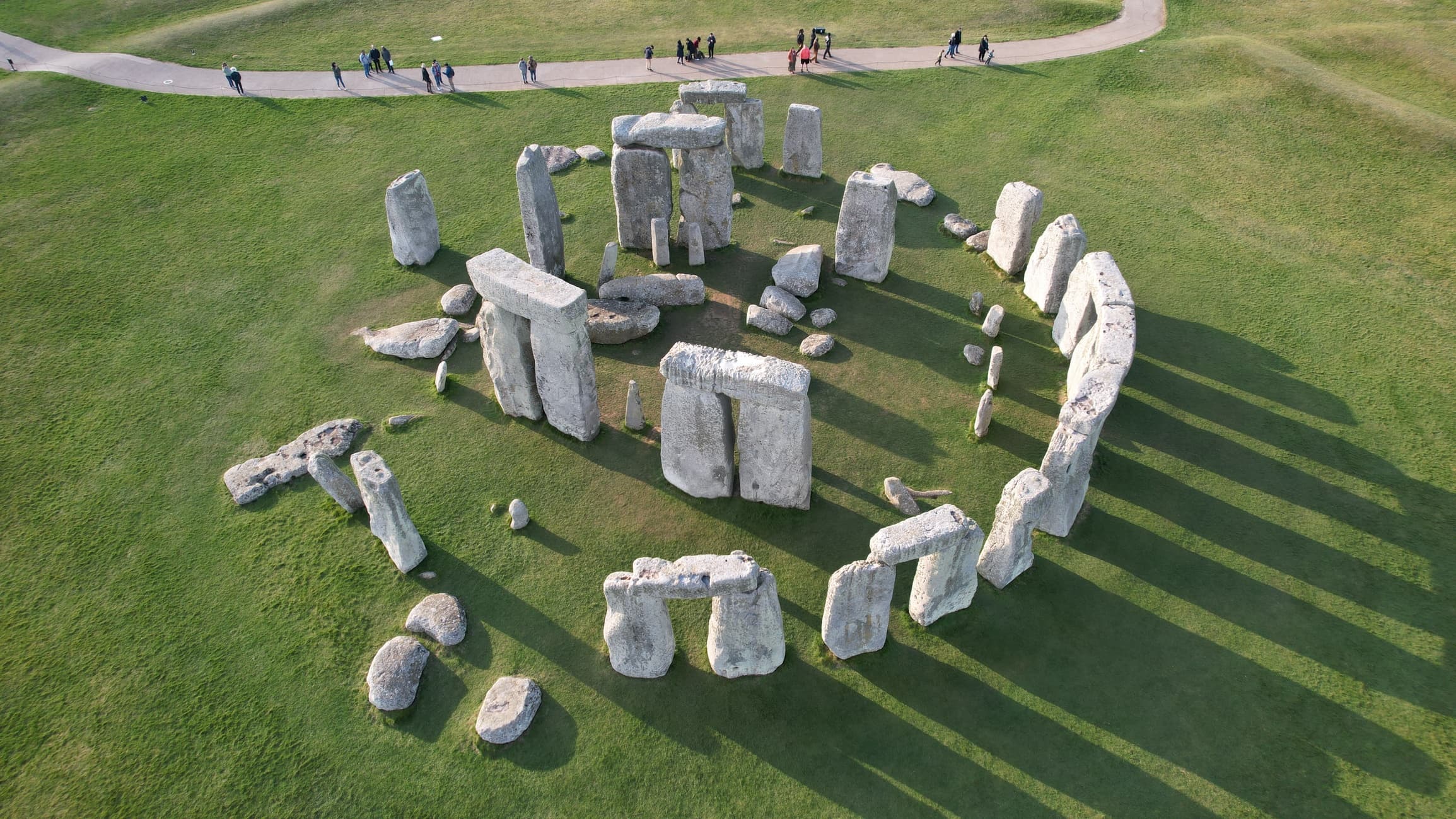 Stonehenge & Salisbury Cathedral Day Trip by Black Cab Heritage Tours